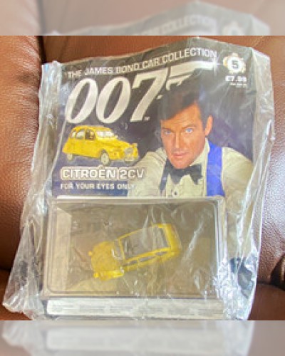 The James Bond Car Collection 007 Citroën 2CV For Your Eyes Only 1:43 Diecast