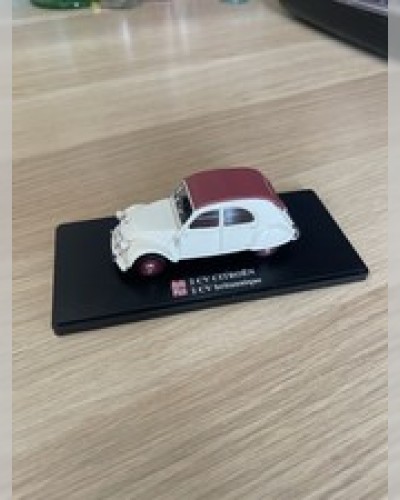 LE6612 ELIGOR HACHETTE car 1/43 Auto Plus Citroen 2 CV British white