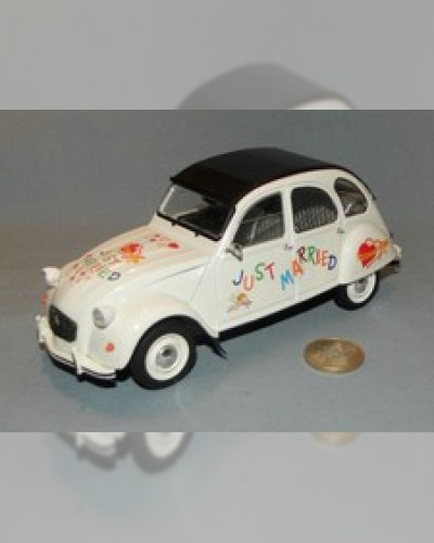 Atlas 1/24 : Citroën 2cv "Just Married"