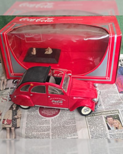 Coca-Cola Citroën 2CV 1966 1:18 Red Diecast Model Car With Case 9509