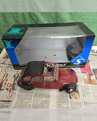 Solido Prestige Citroën 2CV Charleston 1973 1:18 Red/Black Diecast w/ Stand