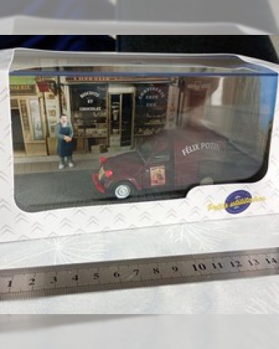 CITROEN 2 CV fourgonnette - DIORAMA boulangerie + figurine - miniature 1/43